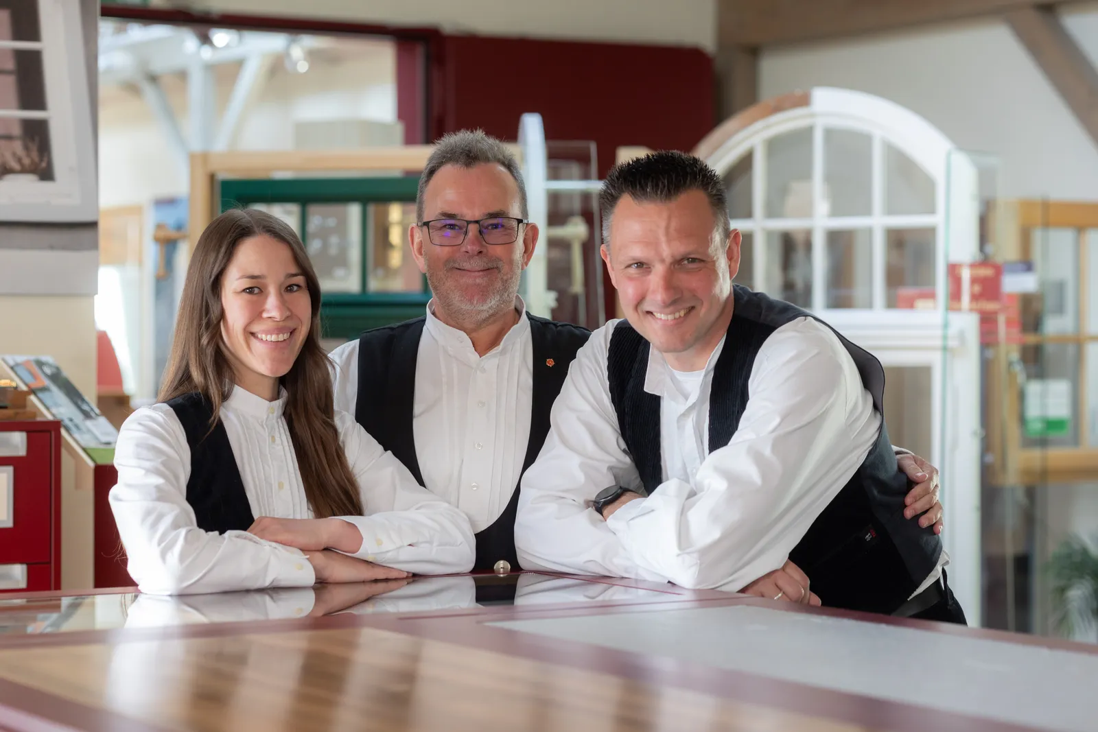 Stefanie Kramp, Guido Kramp und Maik Ebert (v. l. n. r.) sind Geschäftsführer in der Firma Kramp & Kramp GmbH + Co. KG.